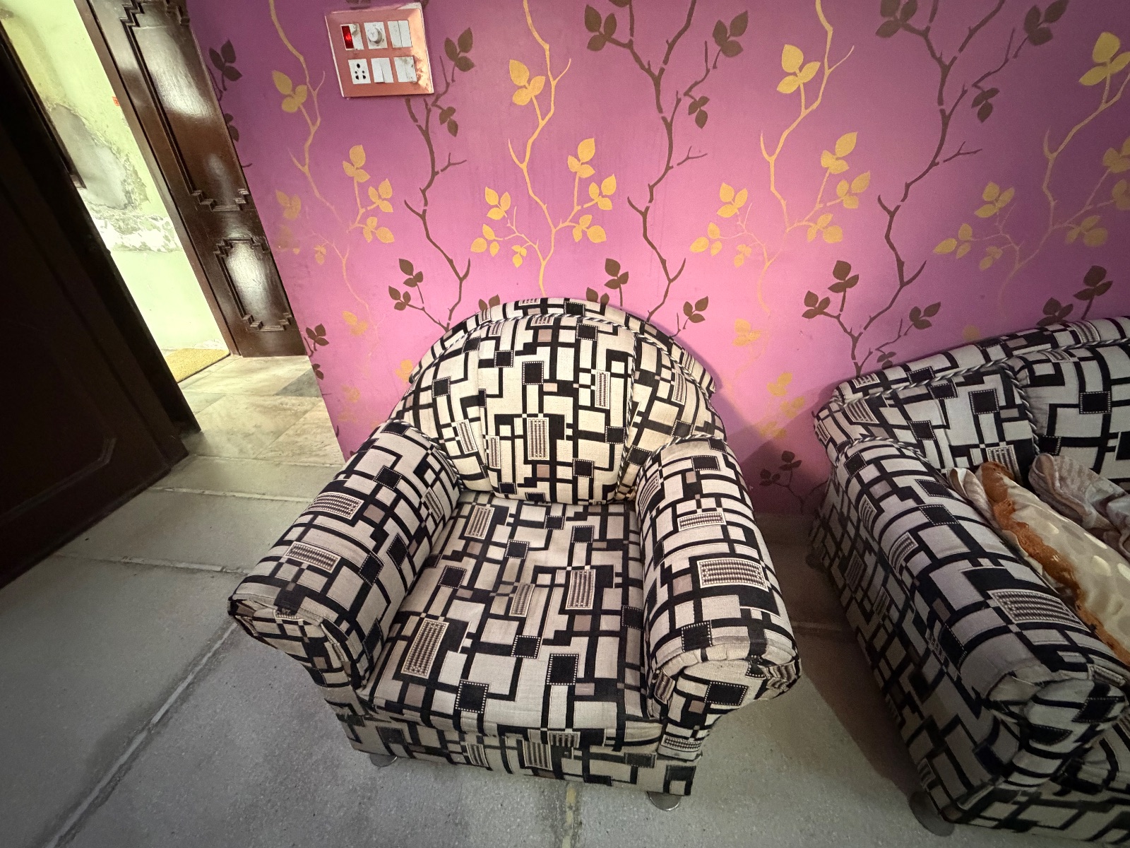 5 seater sofa with table swing zhula dinning table - Thumbnail 6