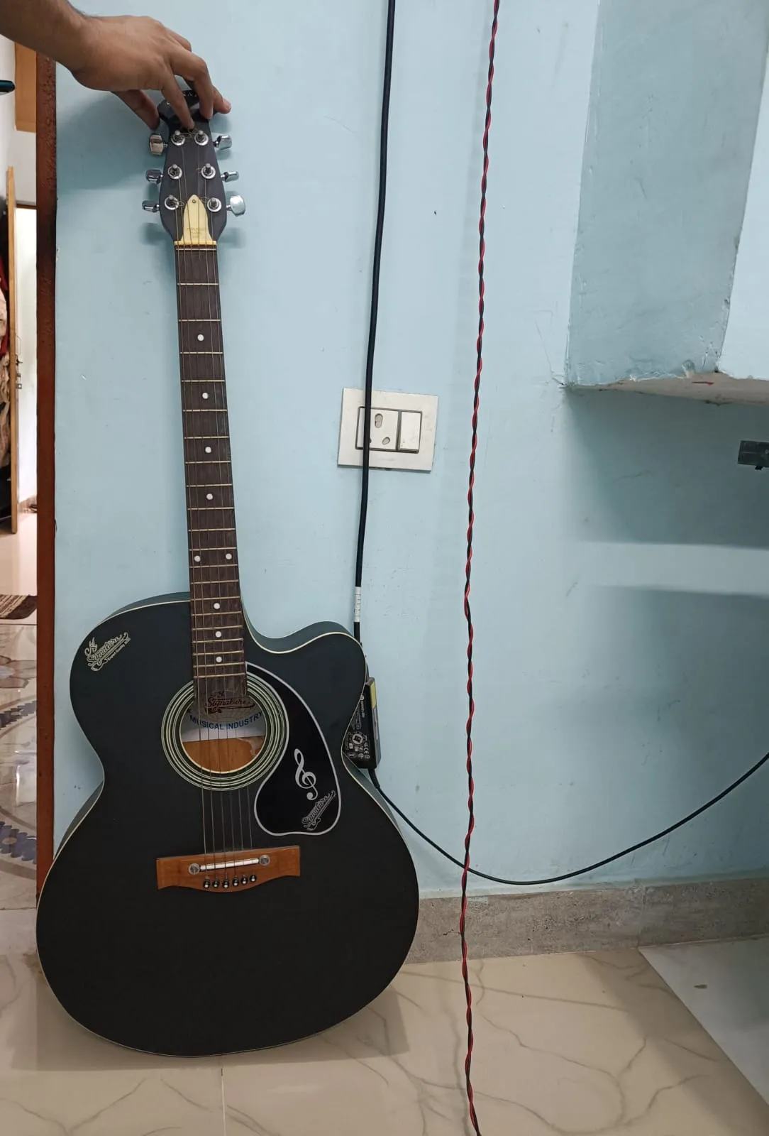 Acoustic Guitar - Thumbnail 2