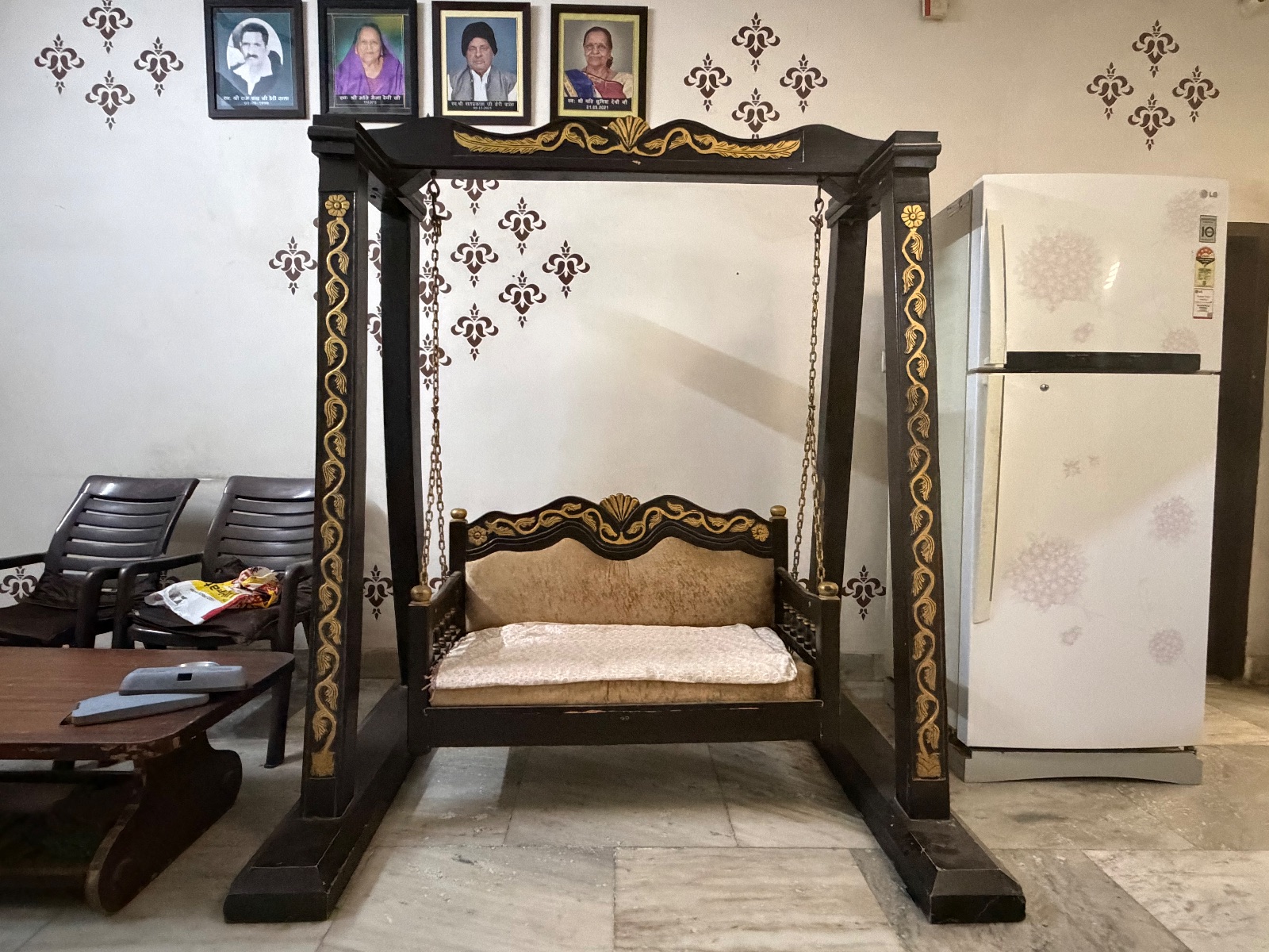 5 seater sofa with table swing zhula dinning table - Thumbnail 13