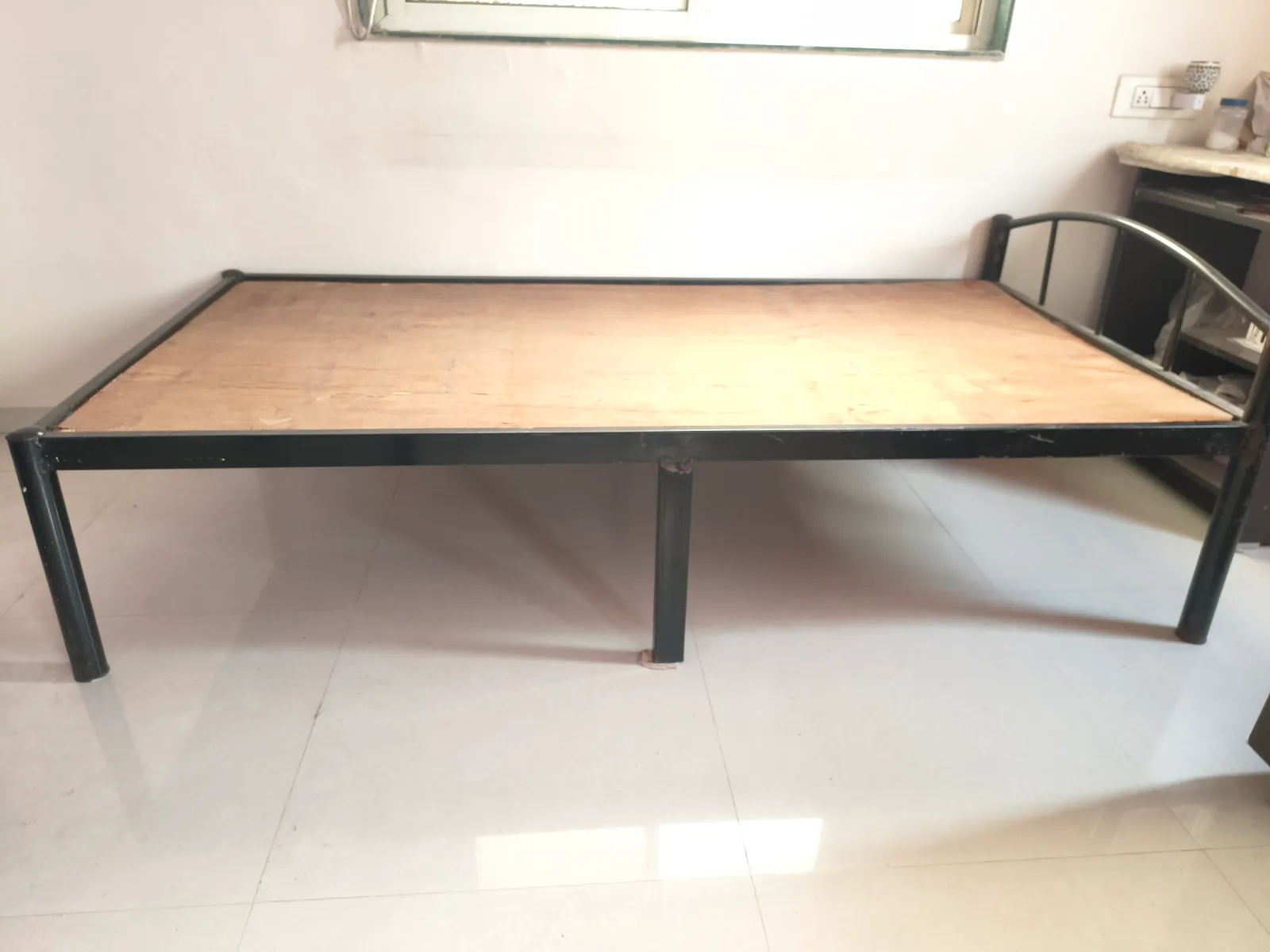 3+1+1 Sofaset, Teapoy, Bed on urgent sell - Thumbnail 5