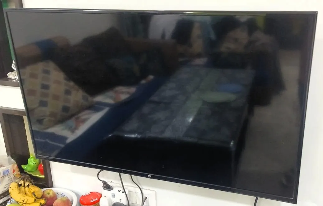 MI Smart TV 2010 model, 43 inches, good working condition (Used) - Thumbnail 2