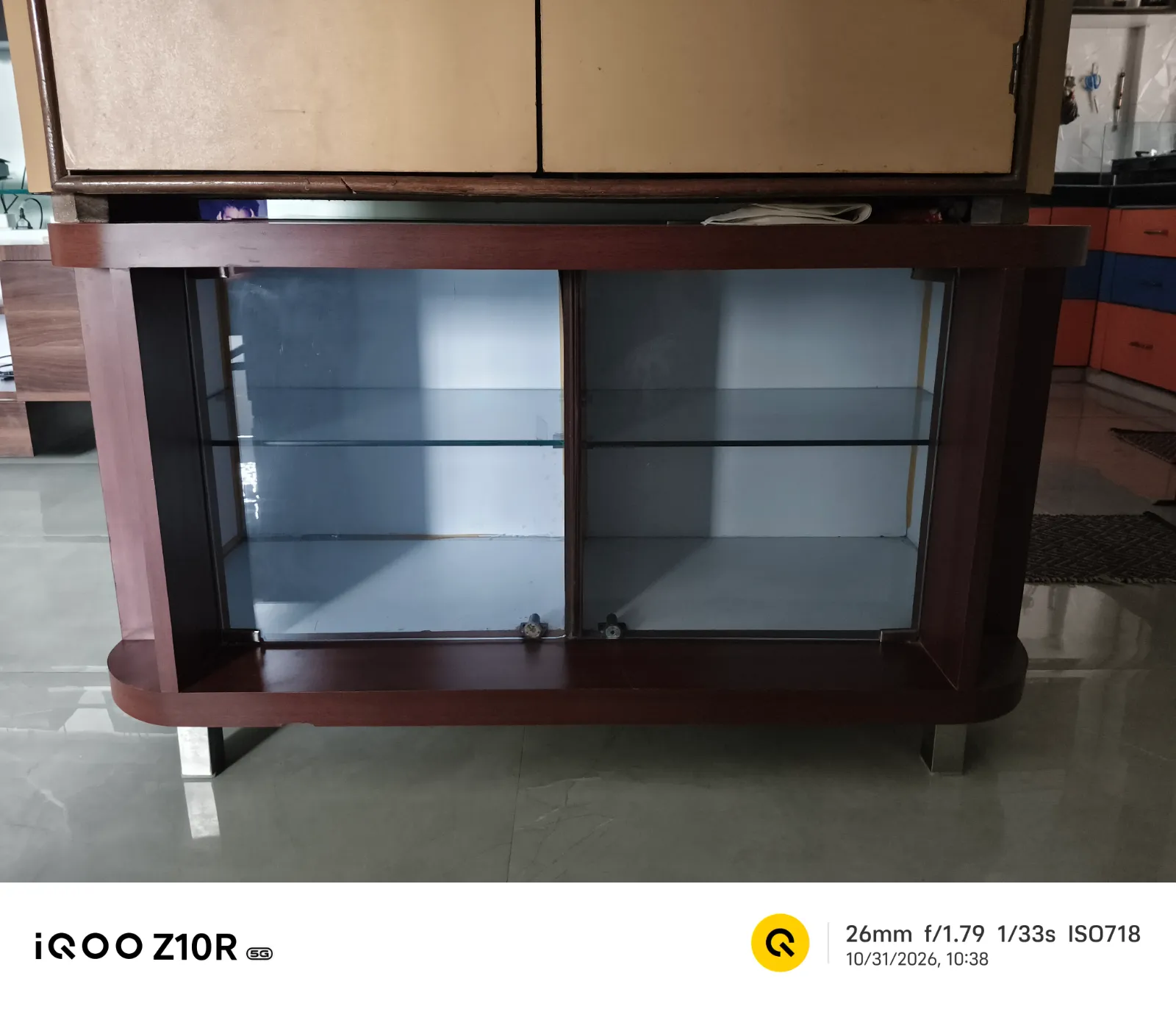 Small show case and storage unit - Thumbnail 3