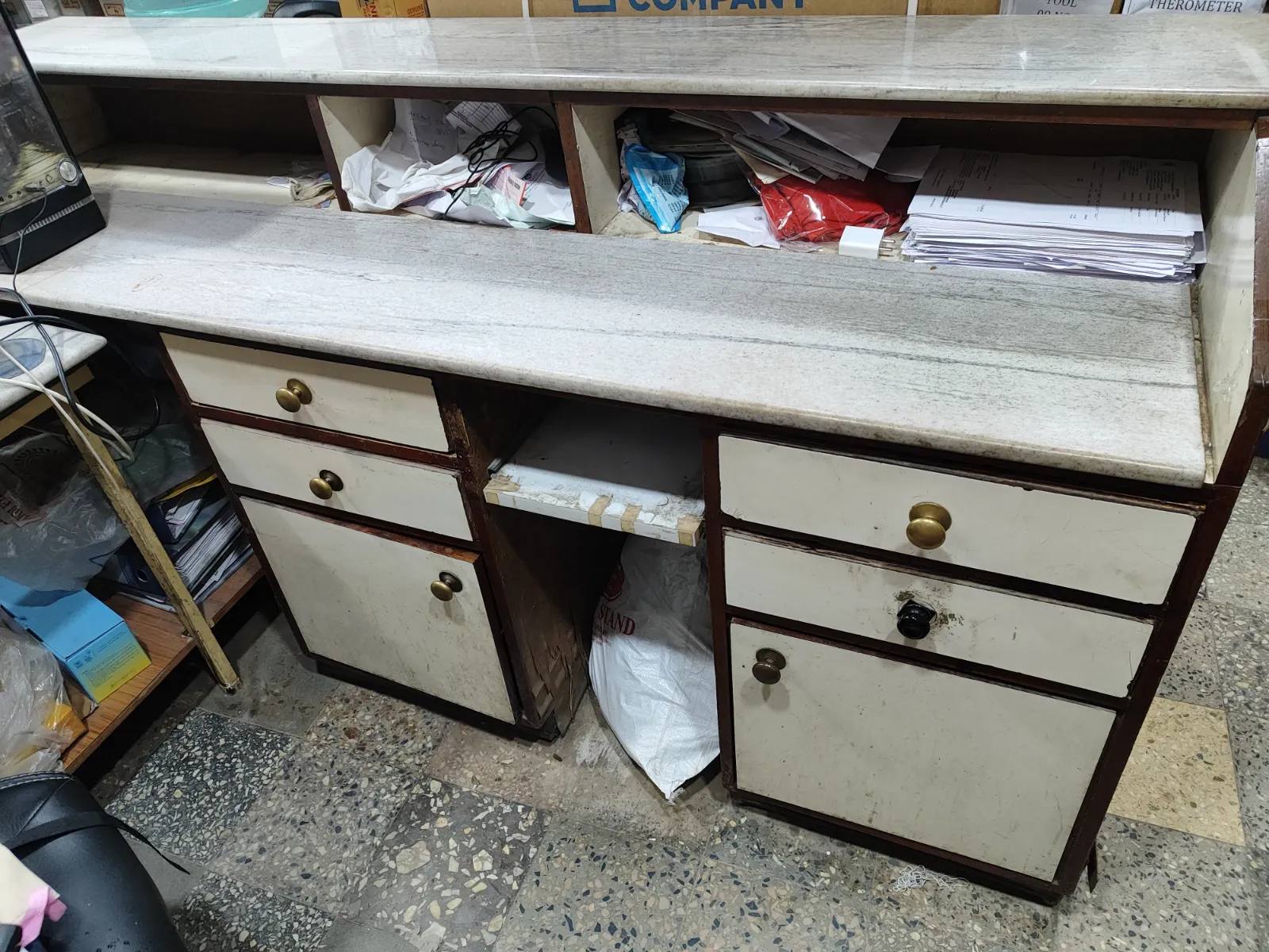 Office table with drawers - Thumbnail 2