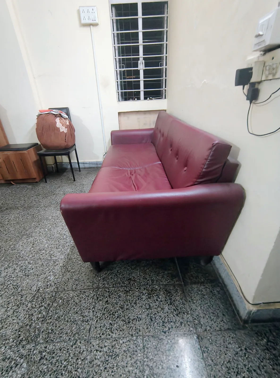 3 seater 10 year old sofa - Thumbnail 3
