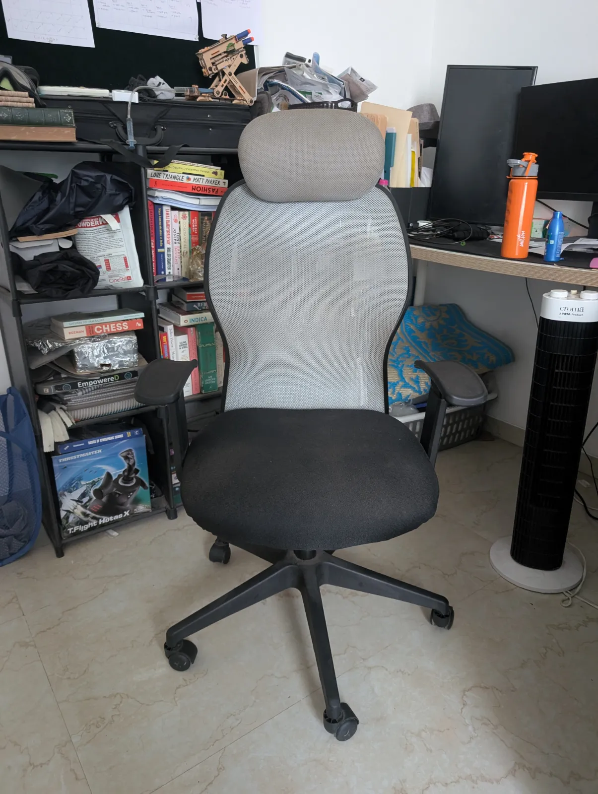 Revolving chair with head rest for sale in Mumbai, Maharashtra