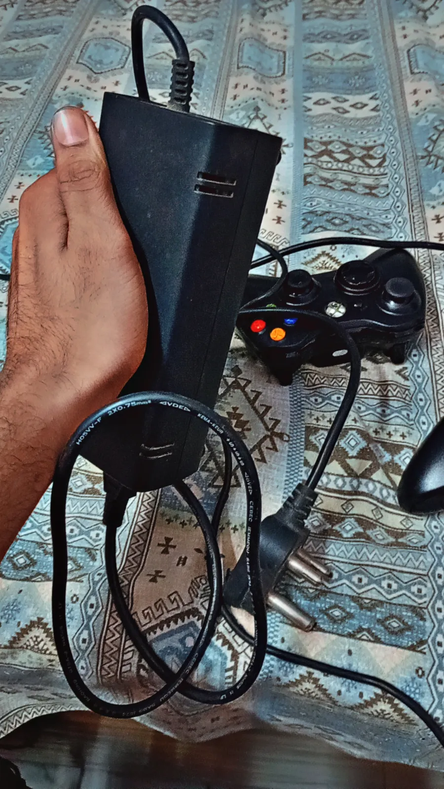 Xbox 360 e with kinict sensor 250gb - Thumbnail 8