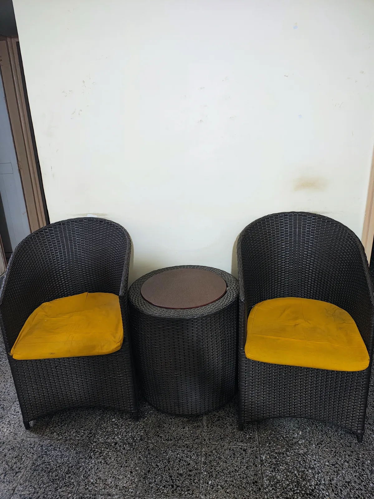 10 year old 2 garden portico chairs with glass round table for sale in NAVI MUMBAI, Maharashtra