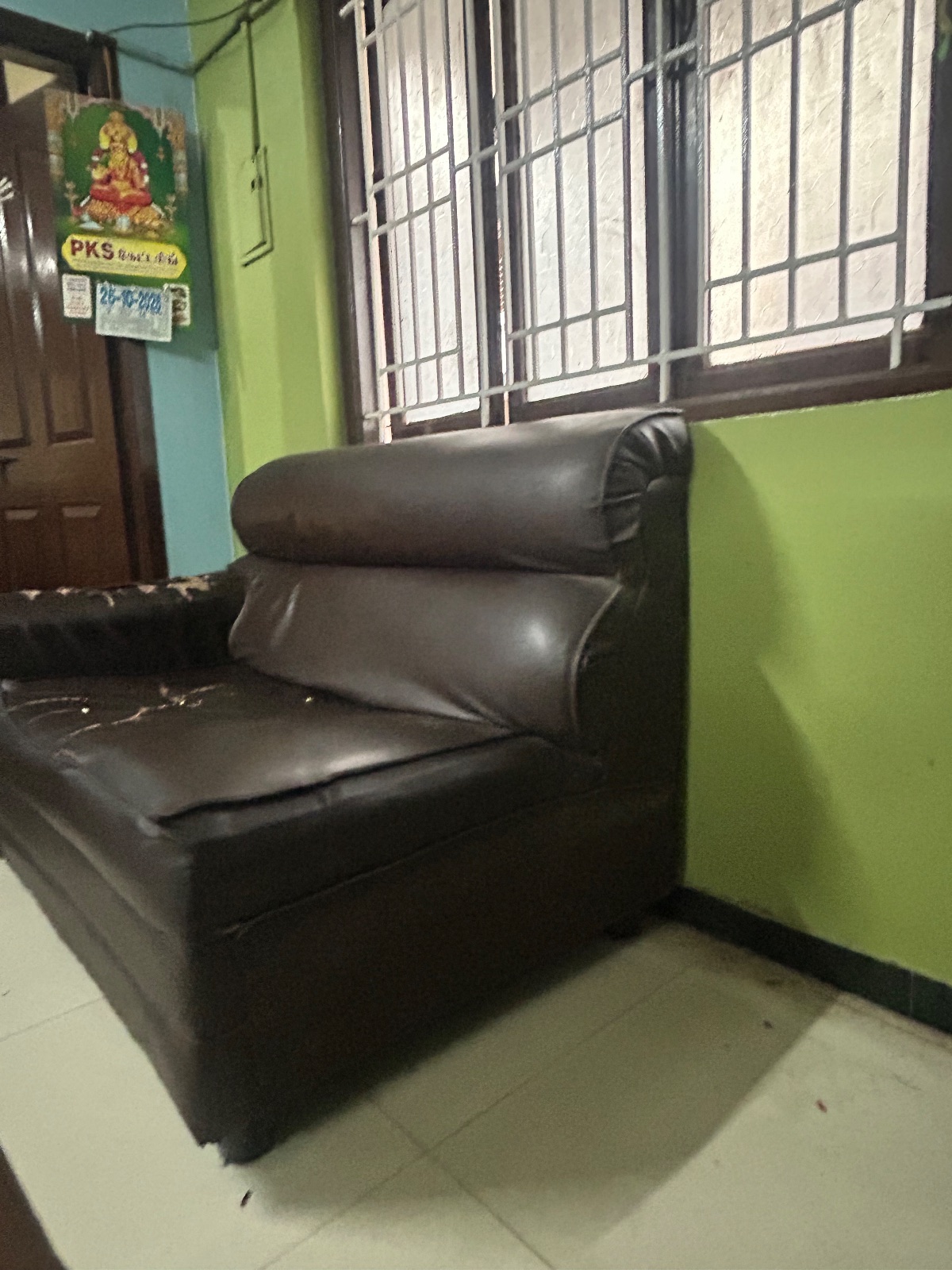 3+3 sofa set plus wooden teapoi - Thumbnail 3